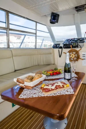 Neptuno yacht interior