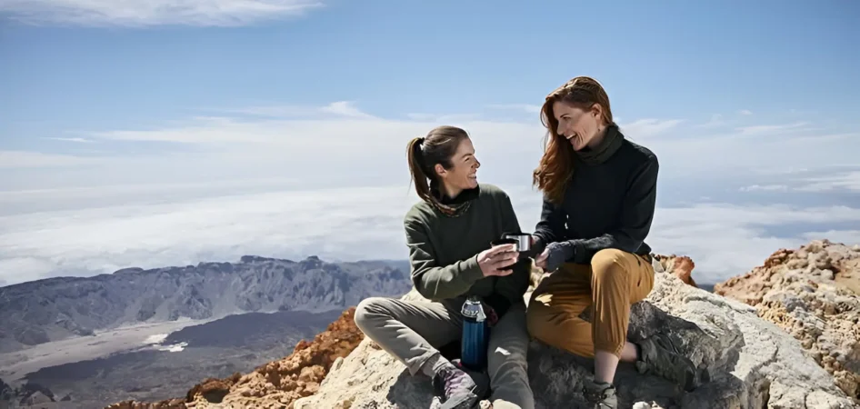 couple climbing the Teide peak